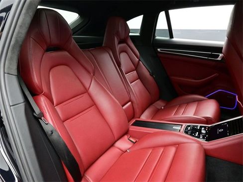Used 2022 Porsche Panamera GTS w/ Premium Package image 17