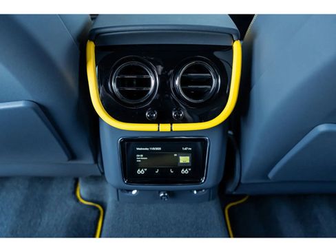 Used 2025 Bentley Bentayga image 35
