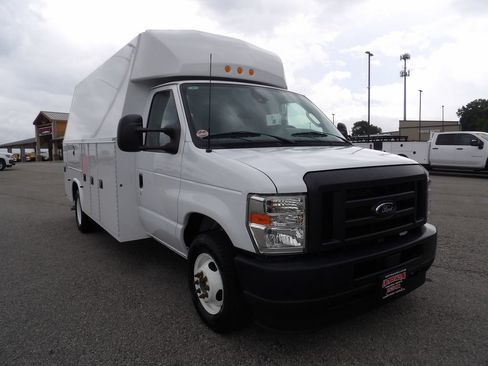 Used 2024 Ford E-350 and Econoline 350 Super Duty w/ Driver's Safety Package RWD image 12
