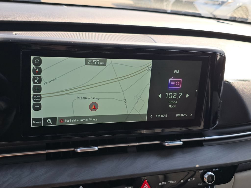 Used 2022 Kia Carnival EX FWD image 8