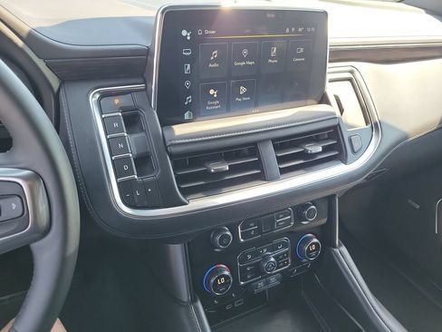 Used 2024 Chevrolet Tahoe Z71 w/ Luxury Package AWD/4WD image 8