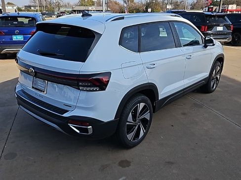 New 2026 Volkswagen Taos SE AWD/4WD image 5