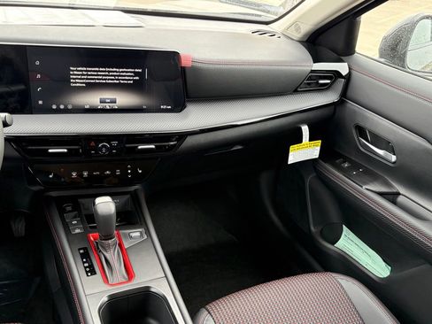 New 2026 Nissan Kicks SR w/ Cold Weather Package image 11