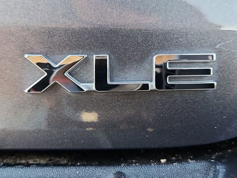 Used 2024 Toyota Highlander XLE image 11