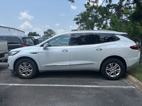 Used 2018 Buick Enclave Essence image 16