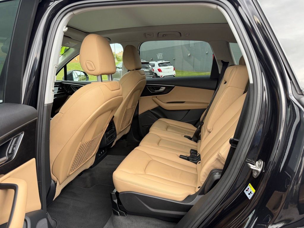 Used 2020 Audi Q7 3.0T Premium Plus w/ Premium Plus Package AWD/4WD image 18