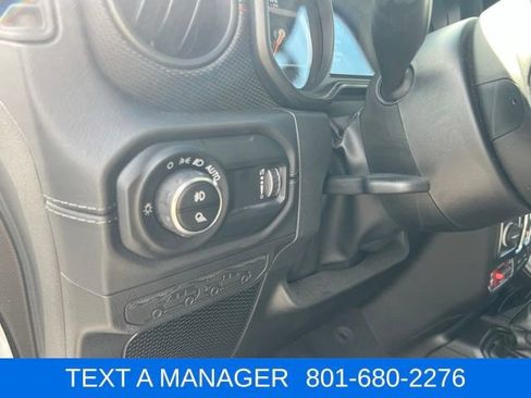 Used 2025 Jeep Gladiator Rubicon AWD/4WD image 14