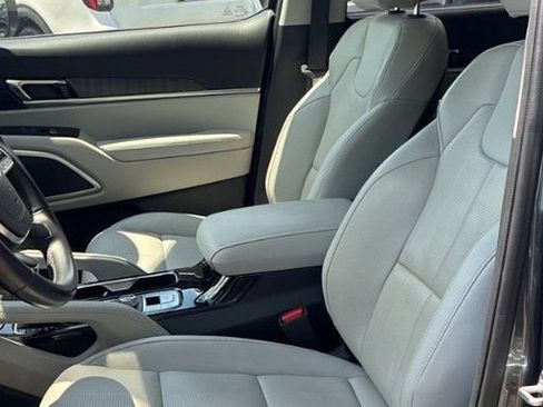 Used 2023 Kia Telluride EX w/ EX Captain's Chair Package FWD image 5