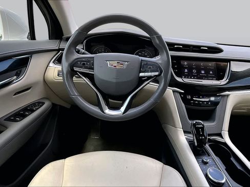 Used 2020 Cadillac XT6 Premium Luxury FWD image 6