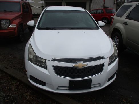 Used 2011 Chevrolet Cruze LT image 2