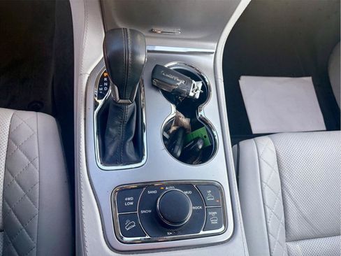 Used 2017 Jeep Grand Cherokee Summit AWD/4WD image 17