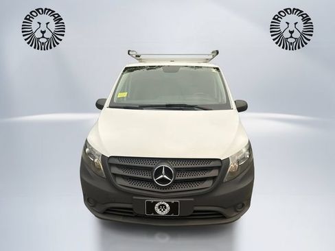Used 2022 Mercedes-Benz Metris image 2