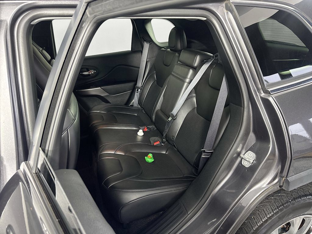 Used 2019 Jeep Cherokee Latitude Plus FWD image 20