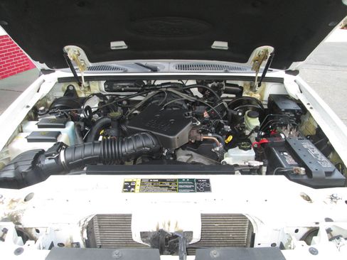 Used 2003 Ford Explorer Sport Trac XLT image 38