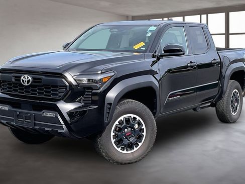 Used 2024 Toyota Tacoma TRD Off-Road image 3