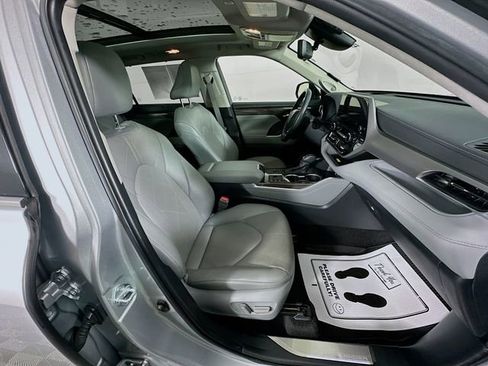 Used 2024 Toyota Highlander Platinum image 35