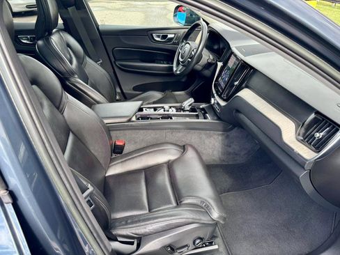 Used 2022 Volvo XC60 B5 Inscription w/ Climate Package image 12