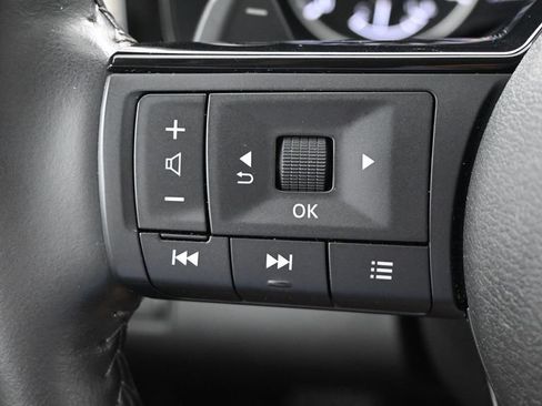 Used 2024 Nissan Pathfinder SL FWD image 32