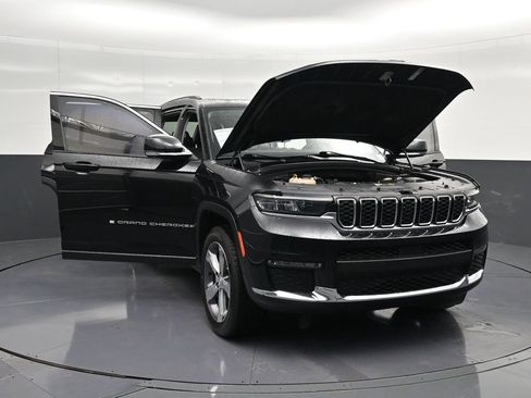 Used 2021 Jeep Grand Cherokee L Limited AWD/4WD image 31