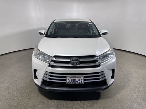Used 2019 Toyota Highlander LE FWD image 8