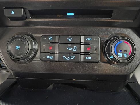Used 2018 Ford F150 XLT w/ Equipment Group 302A Luxury AWD/4WD image 18