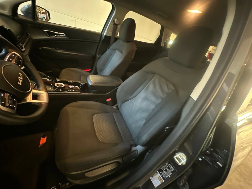 Used 2023 Kia Sportage LX AWD/4WD image 9
