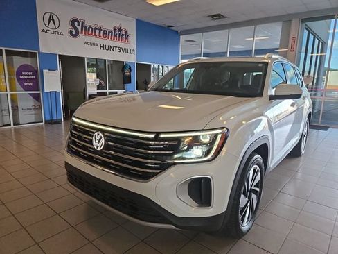Used 2024 Volkswagen Atlas SEL AWD/4WD image 1