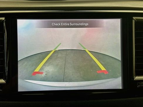 Used 2024 Chrysler Pacifica Touring-L FWD image 20
