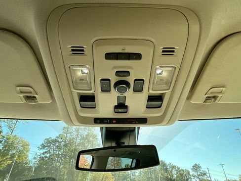 Used 2022 GMC Yukon XL Denali image 29