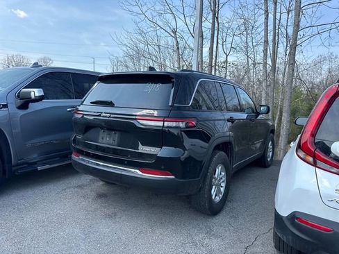 Used 2023 Jeep Grand Cherokee Laredo image 4