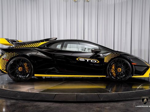 Used 2024 Lamborghini Huracan STO image 28
