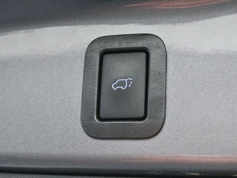 Used 2019 Toyota Highlander Limited AWD/4WD image 10
