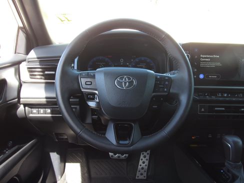 Used 2025 Toyota Camry XSE FWD image 22