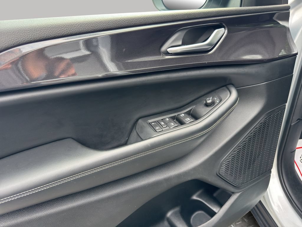 Used 2023 Jeep Grand Cherokee L Laredo w/ Luxury Tech Group I RWD image 19