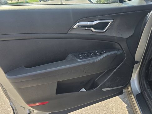 Used 2025 Kia Sportage LX FWD image 21