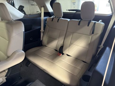 Used 2020 Ford Explorer XLT w/ Equipment Group 202A image 12