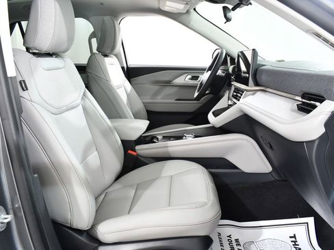 New 2026 Ford Explorer Active w/ Active Comfort Package AWD/4WD image 10