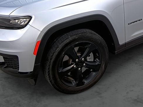 Used 2023 Jeep Grand Cherokee L Laredo AWD/4WD image 7