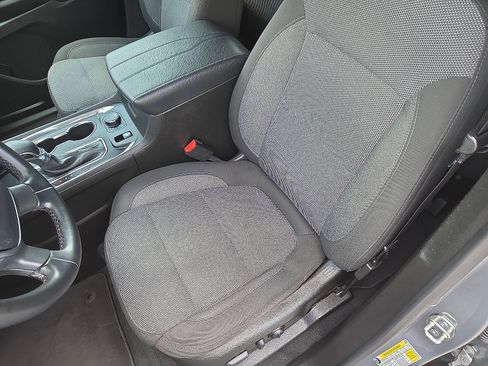 Used 2023 Chevrolet Traverse LT image 9