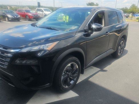 Used 2026 Nissan Rogue SV FWD image 2