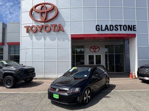Used 2017 Volkswagen GTI SE FWD image 1