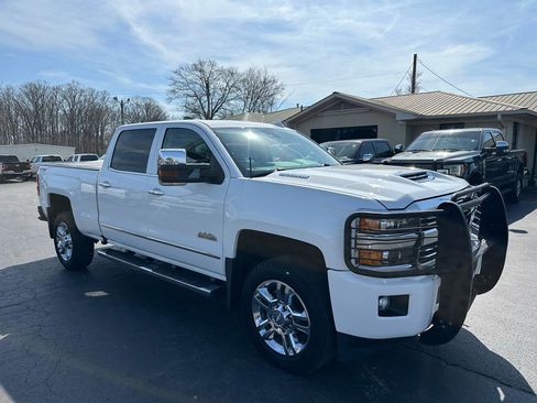 Used 2017 Chevrolet Silverado 2500 High Country w/ Duramax Plus Package image 3