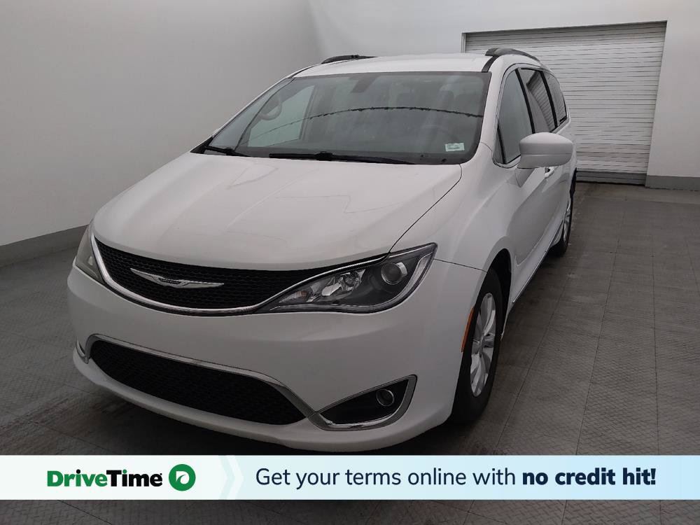 Used 2017 Chrysler Pacifica Touring-L FWD image 1