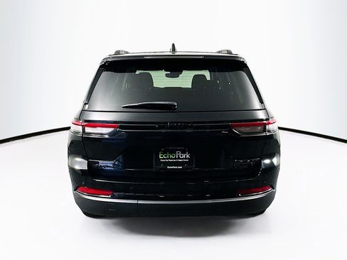 Used 2023 Jeep Grand Cherokee Limited w/ Black Appearance Package AWD/4WD image 7