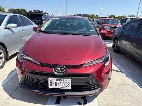 Used 2025 Toyota Corolla LE w/ LE Premium Package FWD image 3