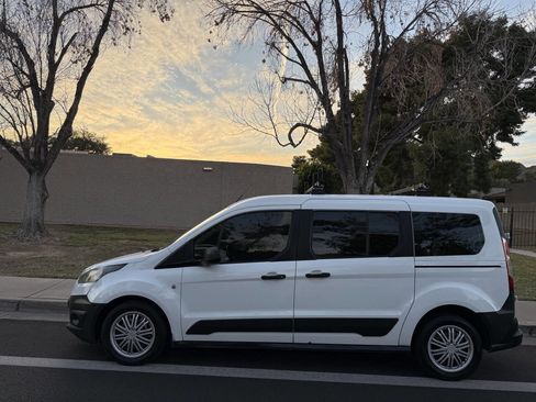 Used 2016 Ford Transit Connect XL image 4