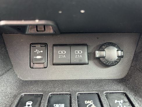 Used 2017 Toyota Highlander Limited Platinum AWD/4WD image 30