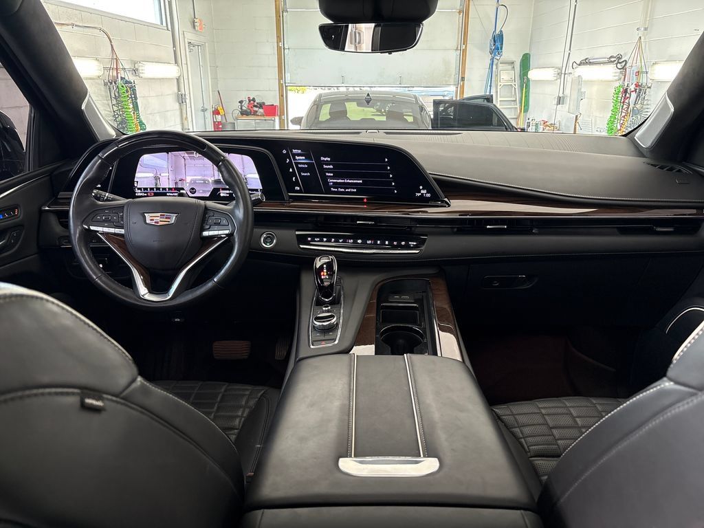 Used 2022 Cadillac Escalade Sport Platinum w/ LPO, ONYX Package AWD/4WD image 28