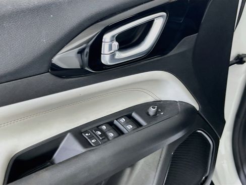 Used 2022 Jeep Compass Limited image 17