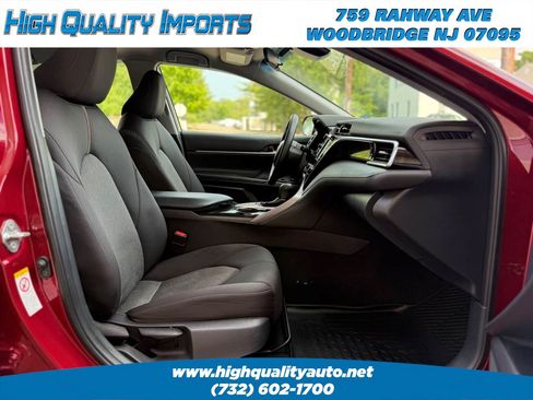 Used 2018 Toyota Camry LE FWD image 24